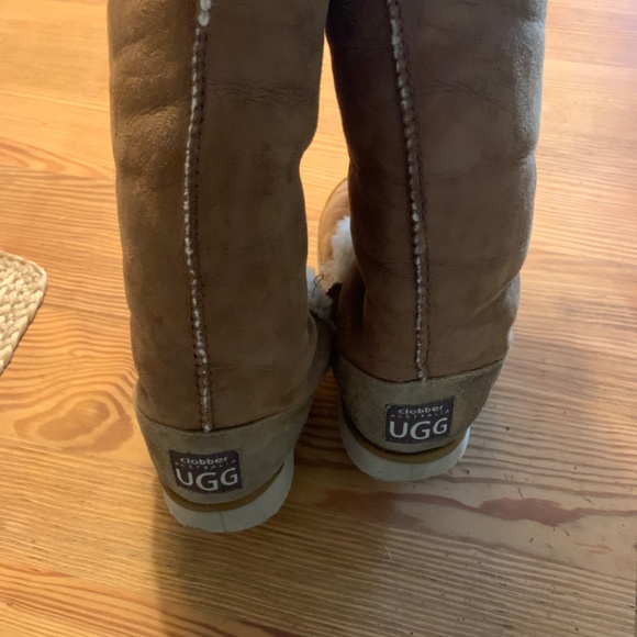 UGG BOOTS - Picture 2 of 3